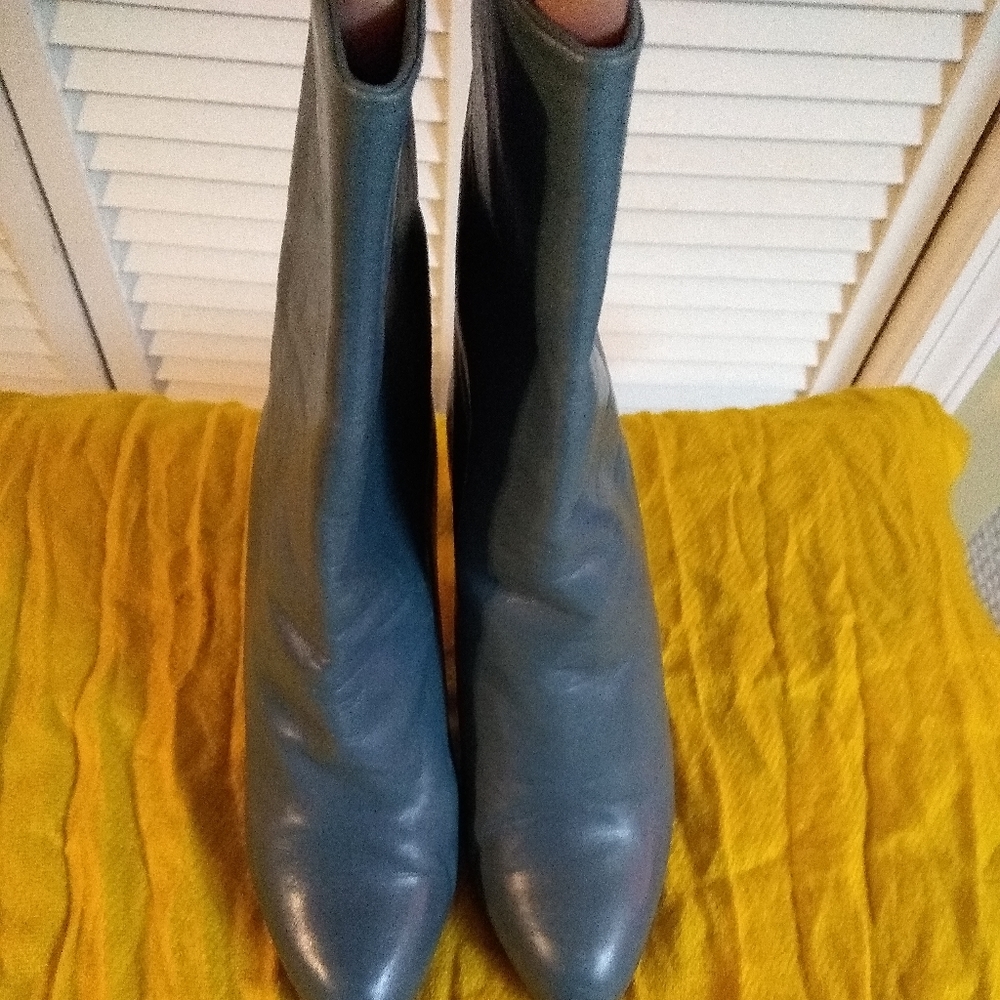 Women's leather boots